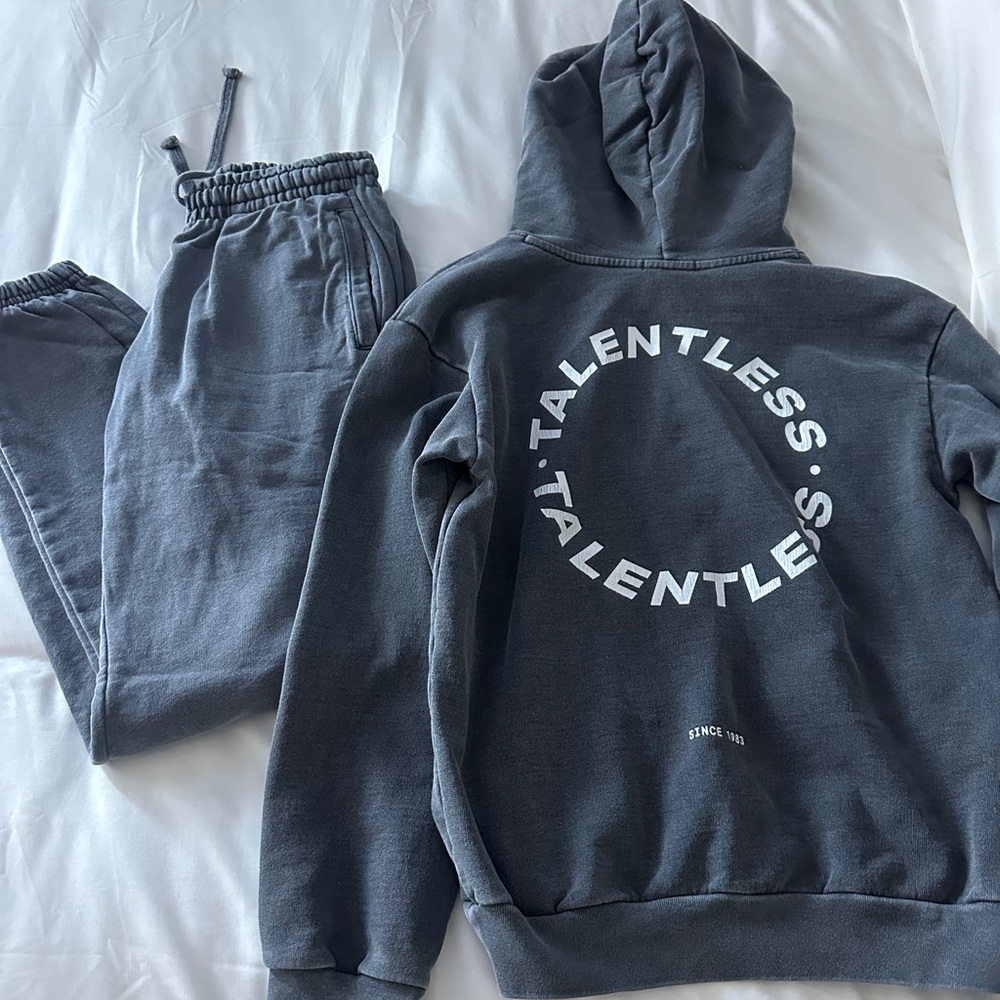 Talentless sweat suit